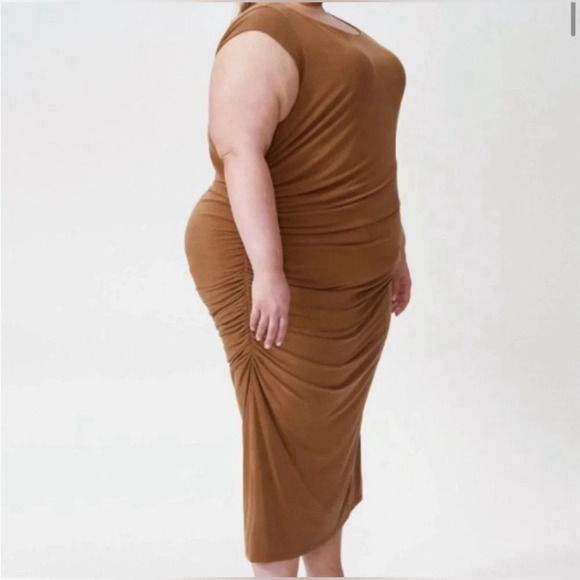 Universal Standard Rachel Ruched Midi Dress Caramel Brown Sleeveless Size 14/16 - Picture 3 of 13